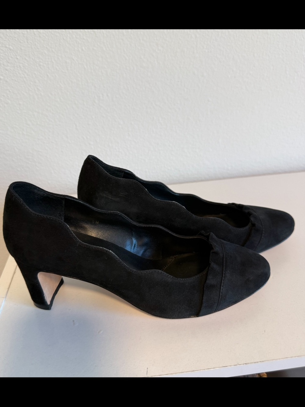 Vaneli Black Suede Heels w/scalloped edges and ruffle detail - Picture 2 of 4